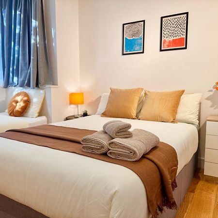 En-Suites With Free Parking 30Min To Central London Kültér fotó