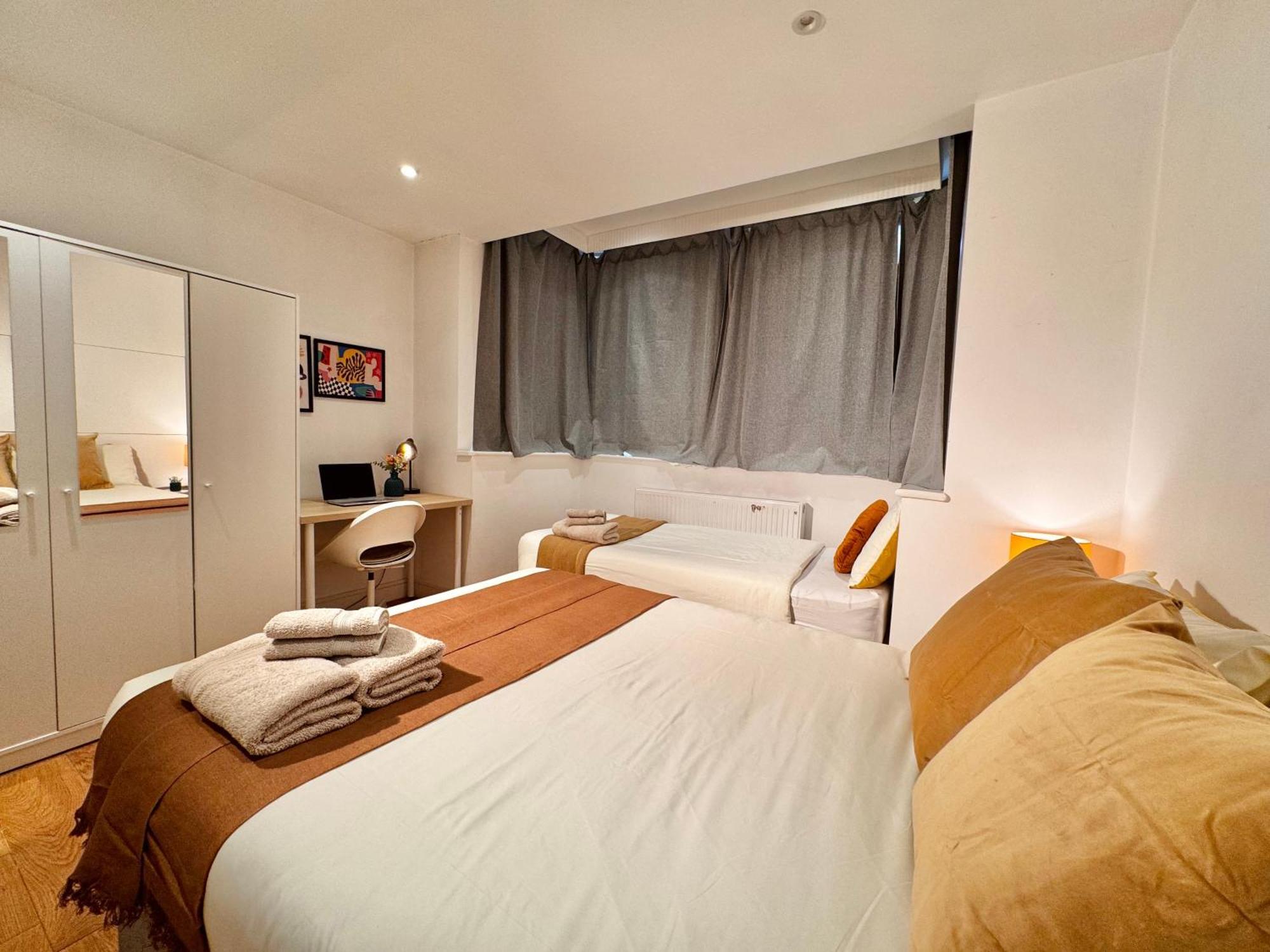 En-Suites With Free Parking 30Min To Central London Kültér fotó
