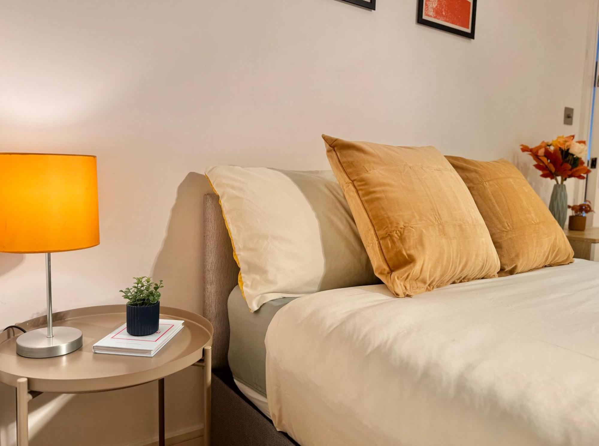 En-Suites With Free Parking 30Min To Central London Kültér fotó