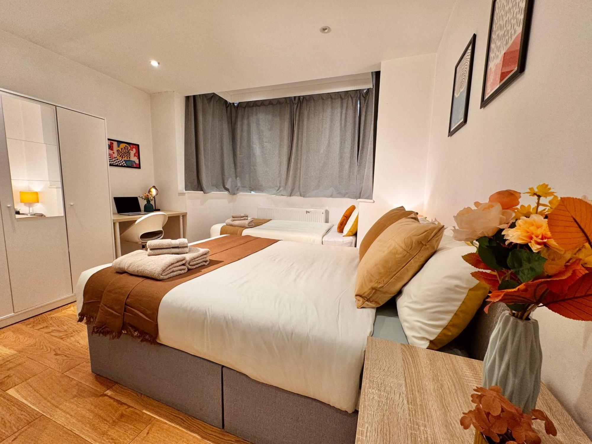 En-Suites With Free Parking 30Min To Central London Kültér fotó