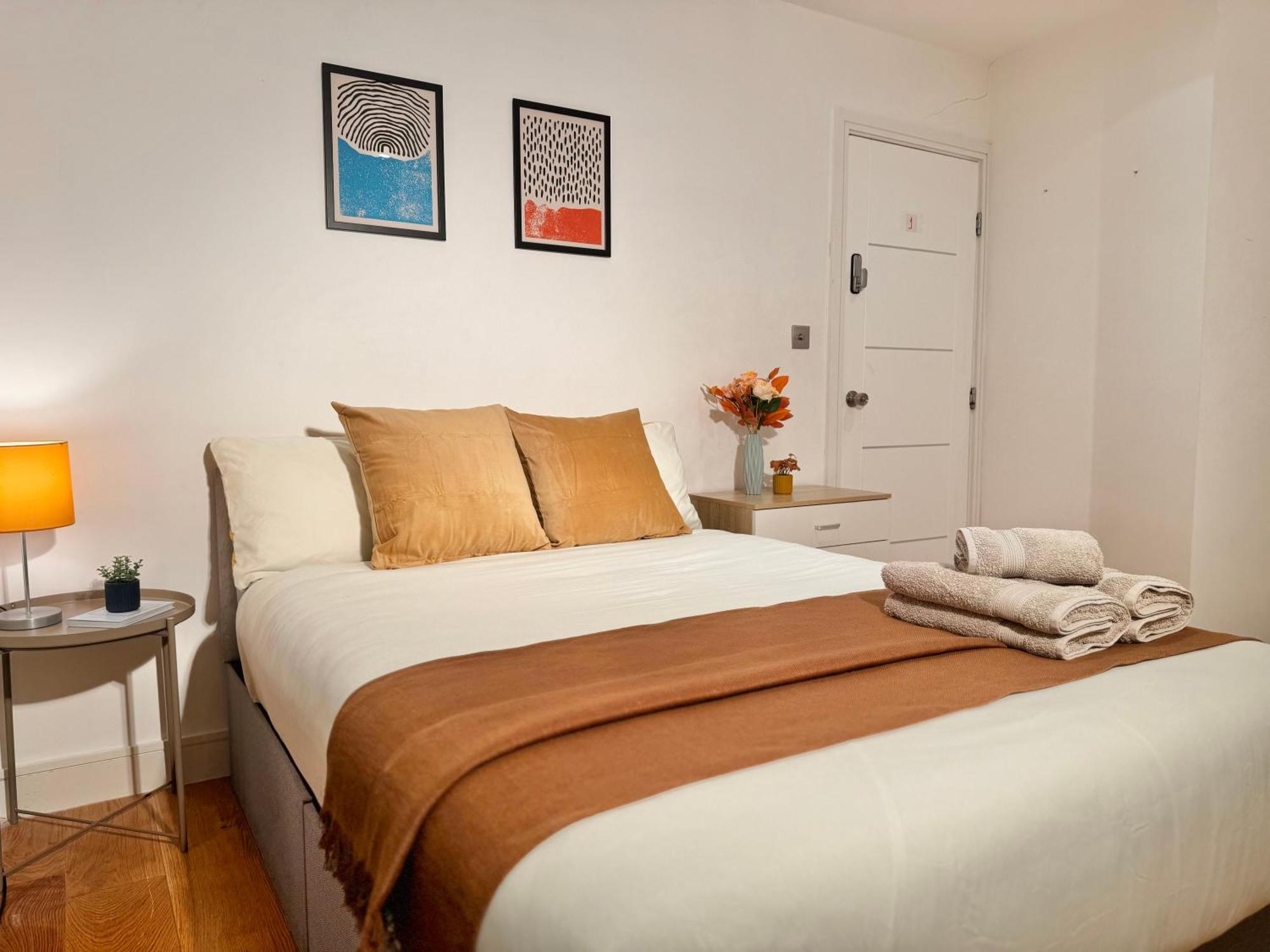 En-Suites With Free Parking 30Min To Central London Kültér fotó