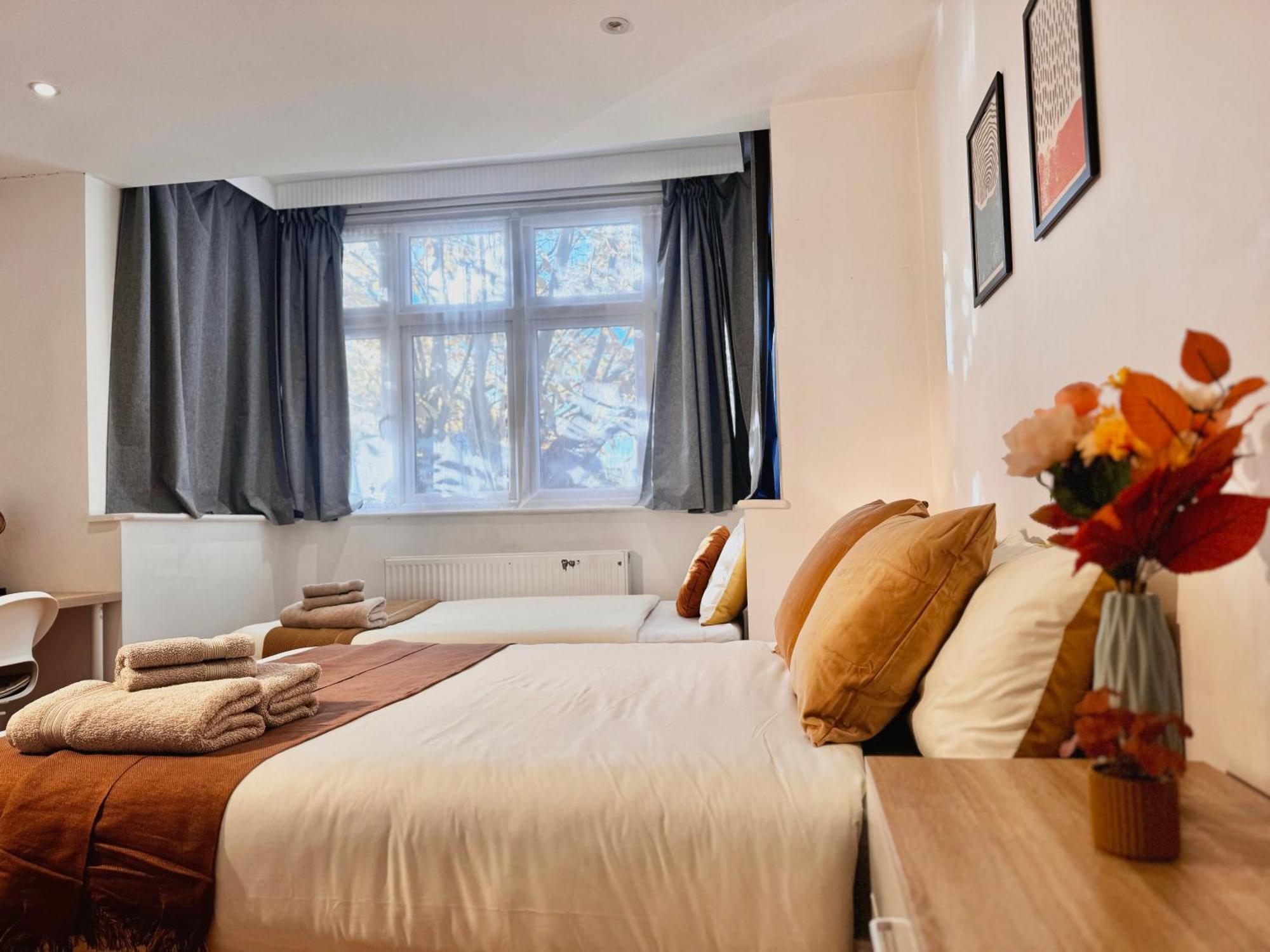 En-Suites With Free Parking 30Min To Central London Kültér fotó
