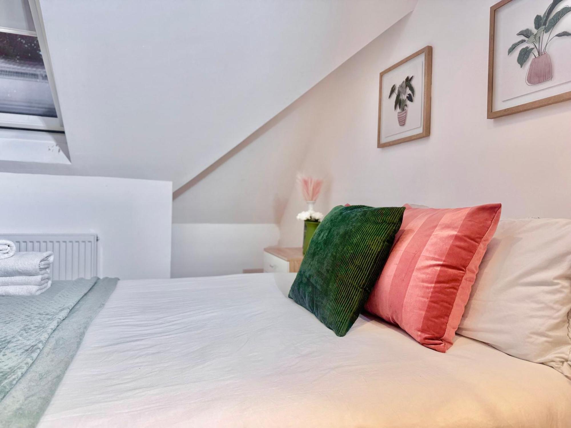 En-Suites With Free Parking 30Min To Central London Kültér fotó