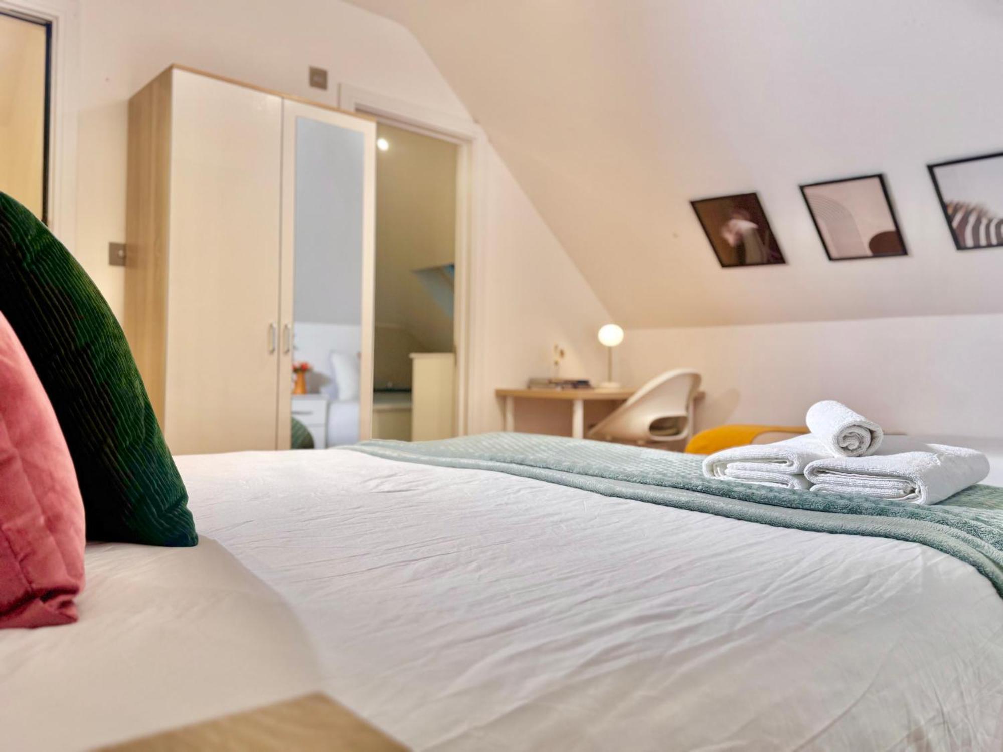 En-Suites With Free Parking 30Min To Central London Kültér fotó