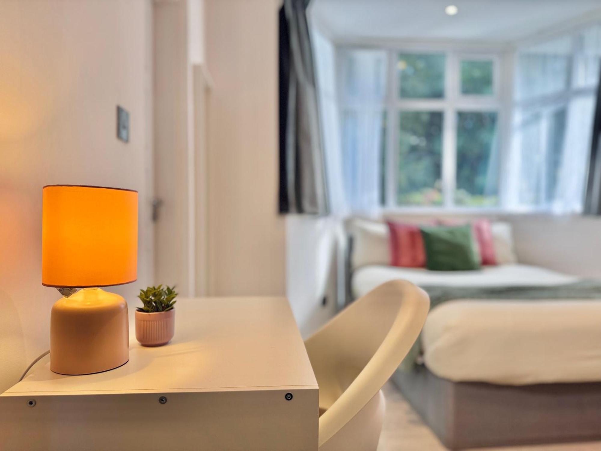 En-Suites With Free Parking 30Min To Central London Kültér fotó