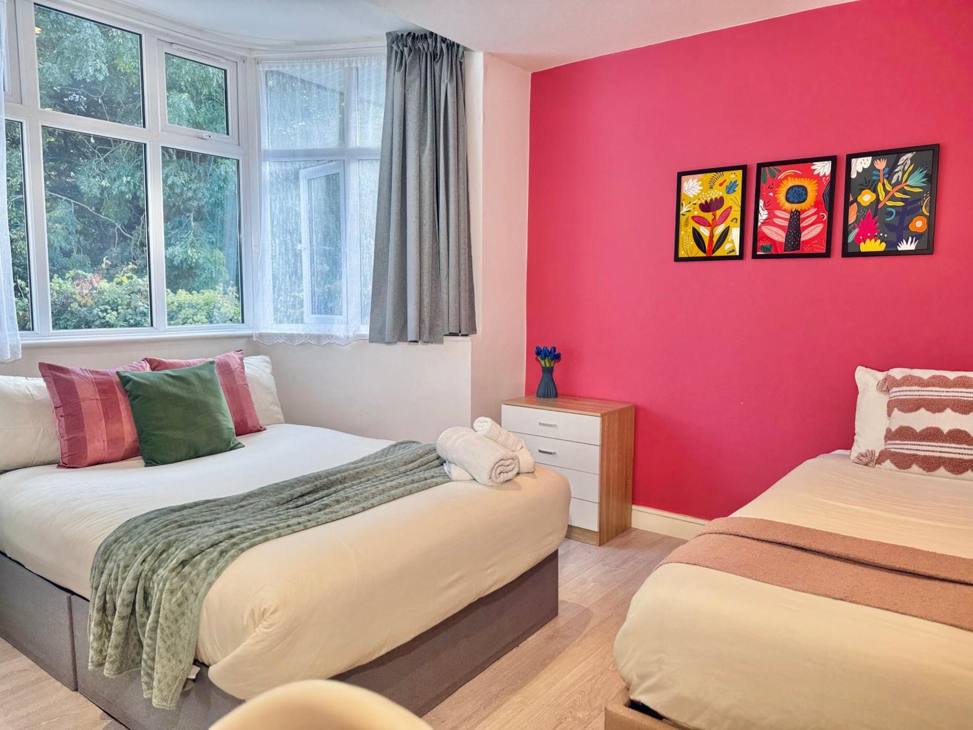 En-Suites With Free Parking 30Min To Central London Kültér fotó