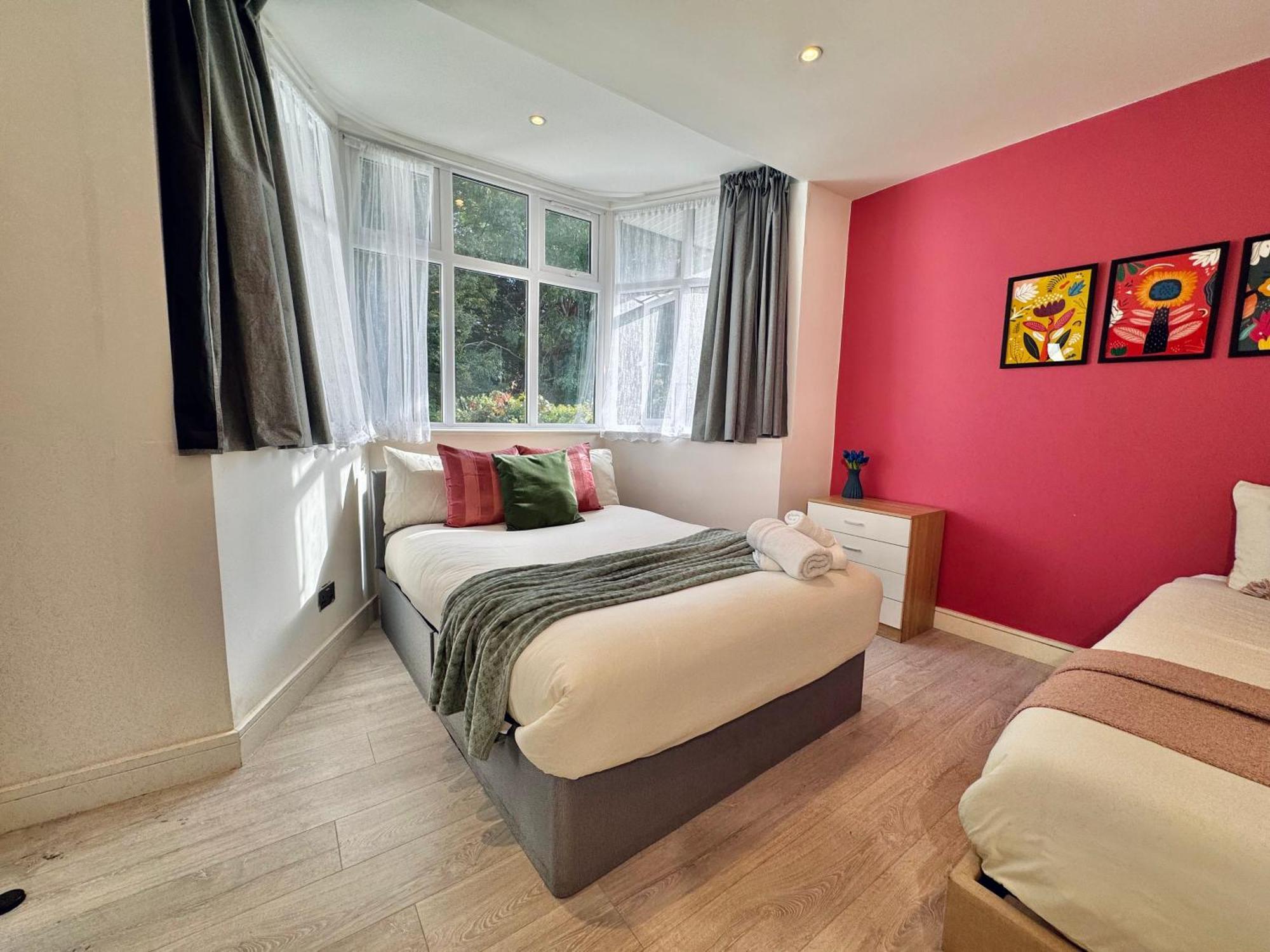 En-Suites With Free Parking 30Min To Central London Kültér fotó